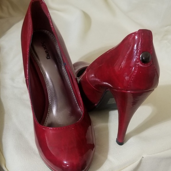 Red/ wine colored high Heel patent leather shoes - Picture 6 of 8